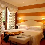 Hotell Charming Dei Chiostri 4*