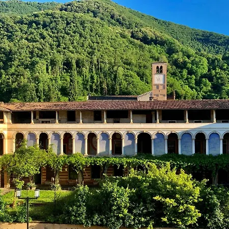 Отель Charming Dei Chiostri Фоллина