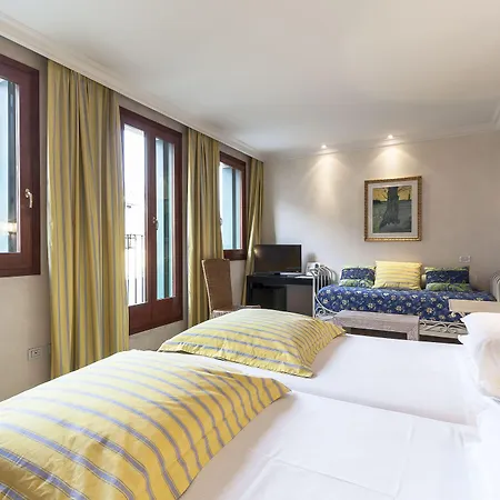 Отель Charming Dei Chiostri 4*