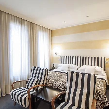 Отель Charming Dei Chiostri