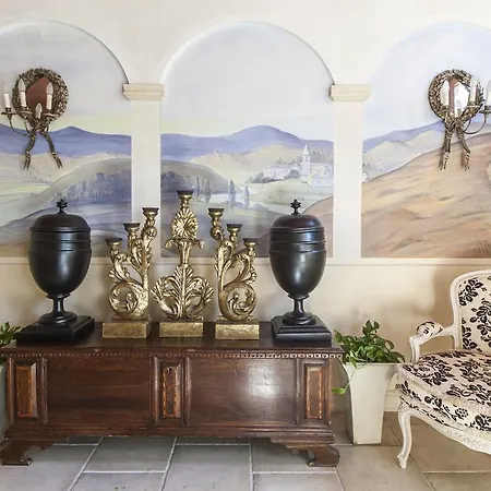 Отель Charming Dei Chiostri