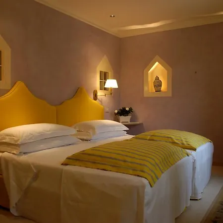 Отель Charming Dei Chiostri