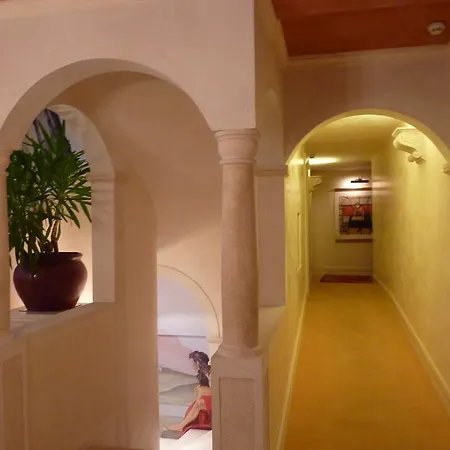 Hotell Charming Dei Chiostri 4*